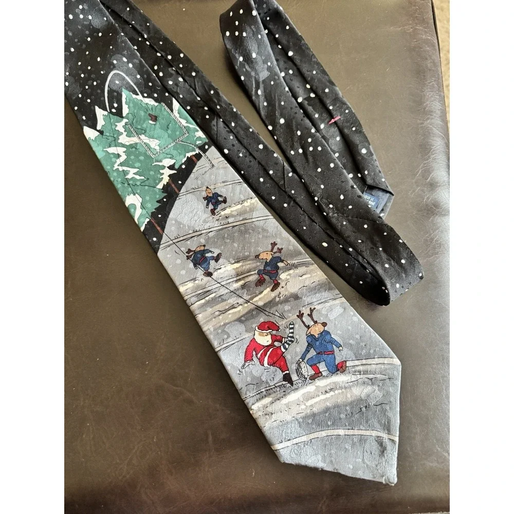 VTG Hallmark Mens Christmas Neck Tie Silk Yule Tie Greetings Santa Reindeer